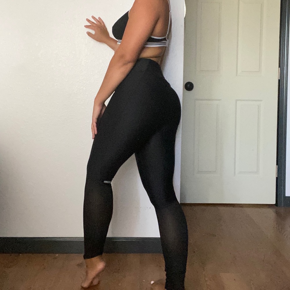 Black mesh under armour leggings